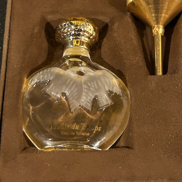 NINA RICCI perfume and box - Picture 2 of 6